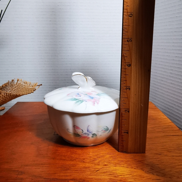 Vintage Aynsley Fine Bone China Little Sweetheart Lidded Butterfly Trinket Dish - Picture 16 of 17